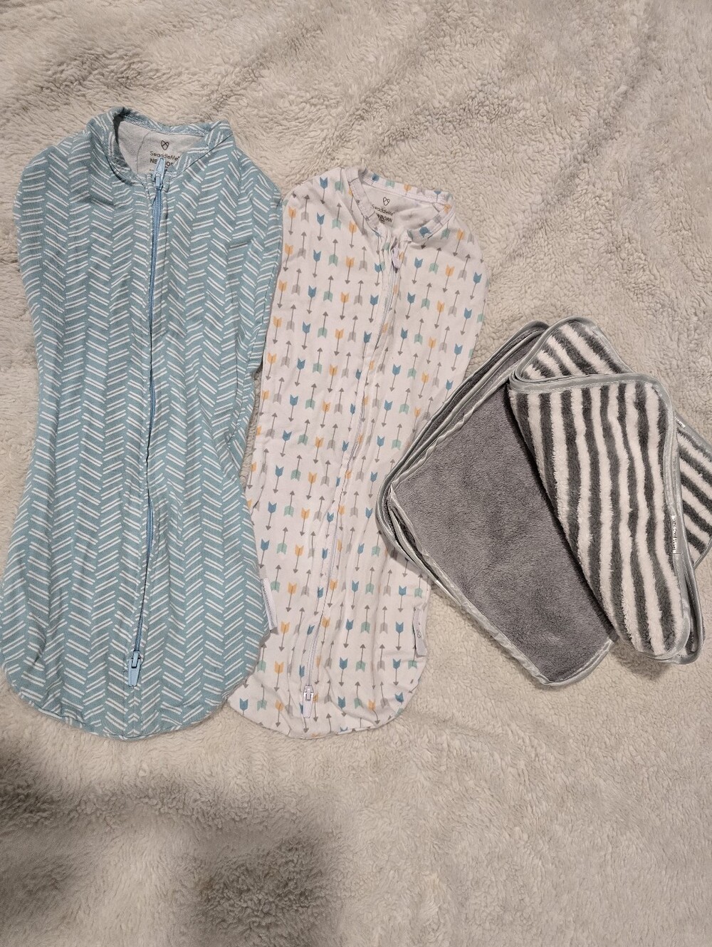 2-Pack Baby Sleep Swaddles with 6 Grey Wash Cloths - Teal & White Arrow Prints